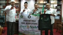 BAS Cabang Samudera Serahkan Puluhan Rompi Pelayanan Haji dan Spanduk