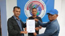 Ketua DPW IWO-I Aceh Serahkan SK Kepengurusan DPD Aceh Timur