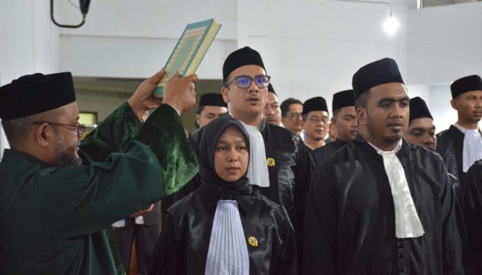 KPT BNA Ambil Sumpah 41 Advokat PERADI Aceh