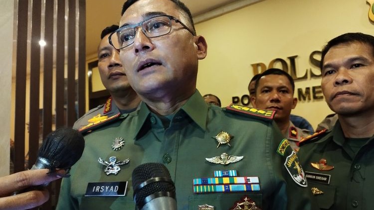 Kolonel CPM Irsyad Hamdie Bey Anwar Danpomdam Jaya di Mapolsek Senen, Jakarta Pusat, Kamis (7/6/2023). (Foto: Kompas).