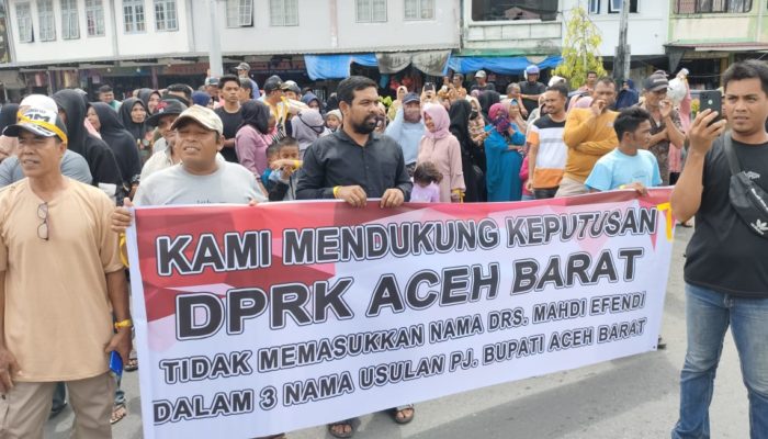 Ratusan Warga Aceh Barat Tolak Perpanjangan Jabatan Pj. Bupati Mahdi Efendi