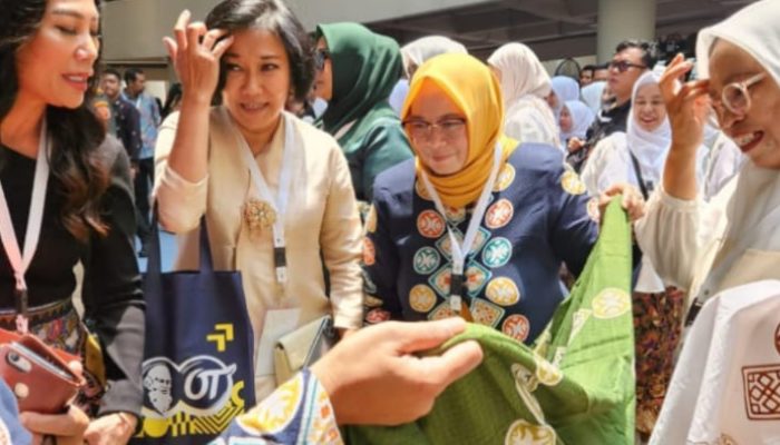 Ketua Dekranasda Aceh Utara Promosikan Batik Hai Pasee di Hari Batik Nasional
