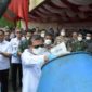 Asisten I Sekda Aceh, Azwardi, AP, M.Si, saat ikut menabung jenis sabu sebanyak 112 kilogram pada konferensi pers yang diselenggarakan Polda Aceh di Halaman Mapolda Aceh, Banda Aceh, Rabu (11/10/2023). (Foto: Humas Pemprov Aceh).