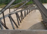 Jembatan Alue Buloh Nagan Raya Ambruk, Ratusan Warga Terisolir