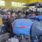 Kasi Pidsus Kejari Abdya, Kuo Bratakusuma, S.H., M.H bersama dua ahli mesin dari UTU Meulaboh saat 
mengecek kondisi traktor 4 WD dan 39 unit dan combine sebanyak 19 unit di gudang BBU Alue Peunawa, Babahrot,  Senin, (23/10/2023). Foto: Acehglobal/M. Nasir.
