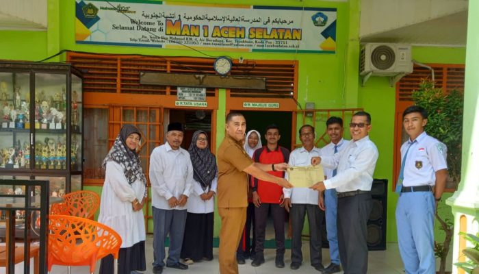 MAN 1 Aceh Selatan Salurkan Donasi untuk Rakyat Palestina