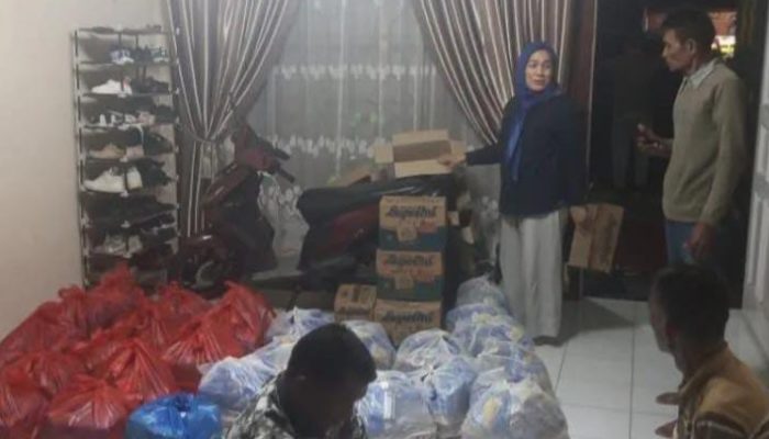 Ketua IWAPI Aceh Selatan Salurkan Bantuan Sembako untuk Korban Banjir
