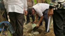 Pj Bupati Abdya Letakan Batu Pertama Bantuan Rumah Dhuafa CSR Bank Aceh