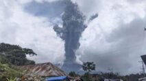 Gunung Merapi di Sumbar Meletus, Semburan Abu Vulkanik Capai 3.000 Meter