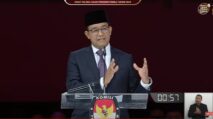 Anies Baswedan: Bansos Disalurkan melalui Birokrasi, Bukan Dibagi di Pinggir Jalan