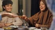 Setelah Imsak, Bolehkah Tetap Makan Sahur?