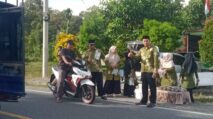 KUA Manggeng Abdya Bagikan Paket Takjil Gratis Untuk Masyarakat