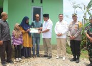 Jelang Idul Fitri, Pj Bupati Abdya Serahkan 6 Unit Rumah Bantuan Baitul Mal