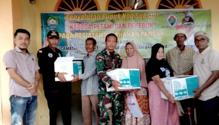 Pemerintah Gampong Bineh Krueng Abdya Salurkan Pupuk Gratis kepada Petani