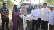 Pasca Ditimpa Puting Beliung, Dinsos Aceh Serahkan Bantuan Seng untuk SDIT Ar-Rabwah