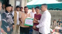 Wakil Ketua DPRA Safaruddin Bantu Korban Kebakaran di Lhok Gajah Abdya