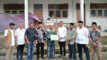 Safaruddin Bantu Dayah Asyafi'iyyah dan Warga Korban Rumah Ditimpa Pohon di Abdya