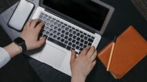 Rekomendasi 10 Laptop Terbaik 2024 untuk Bekerja, Harga Bersahabat!
