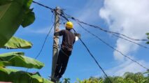 Jelang Idul Adha, Gampong Cot Jeurat Perbaiki Instalasi Listrik Jalan Desa 32 Jelang Idul Adha, Gampong Cot Jeurat Perbaiki Instalasi Listrik Jalan Desa