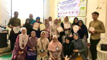 Mahasiswa PPG FKIP USK Latih Warga Kuta Alam Menyulam