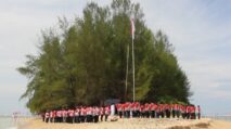 Sang Saka Merah Putih Berkibar di Pulau Gosong Abdya