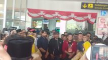 Empat Pulau Kembali ke Aceh, Mualem Disambut Meriah di Bandara SIM
