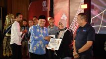 Wagub Aceh Beri Penghargaan untuk Wartawan Peliput Proses Damai GAM-RI