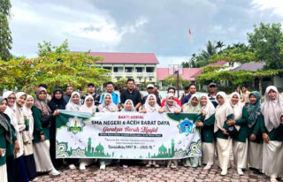 Sambut Ramadhan 1447 H, Guru dan Siswa SMAN 6 Abdya Bersihkan Sejumlah Masjid