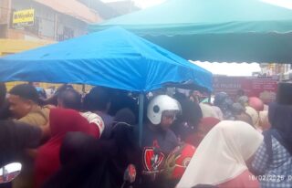 Pasar Murah Pemerintah Aceh di Pasar Blangpidie Diserbu Warga, Pembagian Kupon Sempat Ricuh