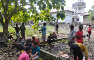 Warga Lamtamot Bersih-bersih Masjid, Tradisi Sambut Bulan Suci Ramadhan
