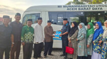 Reses di Abdya, Irmawan Bantu Bus Antar-Jemput Siswa MI Muhammadiyah