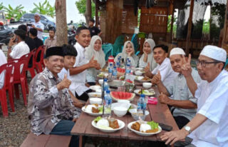 Bukber Bersama Pangkalan, Agen LPG PT Suria Meukat Gah Abdya Siapkan Takjil Gratis di Pertashop