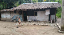 Janda Miskin di Lhok Pawoh Abdya Tinggal di Rumah Berdinding Plastik dan Atap Rumbia
