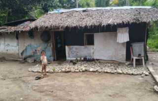 Janda Miskin di Lhok Pawoh Abdya Tinggal di Rumah Berdinding Plastik dan Atap Rumbia