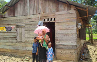 Janda Tiga Anak di Abdya Bertahan di Rumah Tak Layak Huni, Suami Meninggal Saat Melaut