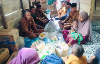 Wabup Abdya Salurkan Bantuan untuk Janda Miskin Tiga Anak di Cot Mane, Jeumpa