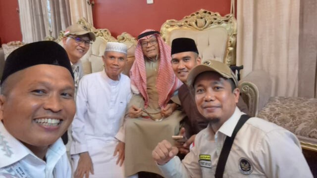 Silaturahmi ke Rumah Cek Man di Mekkah, Wabup Abdya Dijamu Kuliner Khas Aceh