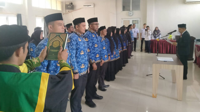 Plt Sekda Abdya Lantik 50 ASN Fungsional, Guru dan Nakes Diminta Jadi Motor Kemajuan Daerah