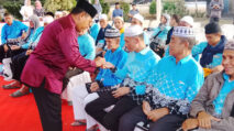 Tangis Haru Warnai Kepulangan 92 Jamaah Haji Abdya, Disambut Tradisi Peusijuk di Pendopo Bupati