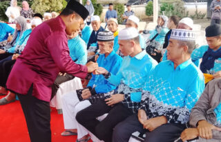 Tangis Haru Warnai Kepulangan 92 Jamaah Haji Abdya, Disambut Tradisi Peusijuk di Pendopo Bupati