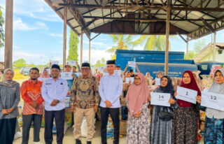Anggota DPRA Usman IA Salurkan Bantuan UEP untuk Puluhan UMKM di Abdya