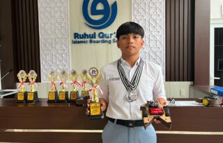 Hebat! Santri Dayah Ruhul Qur'ani Sabet Best Innovation di Ajang Robotik Nasional Medan