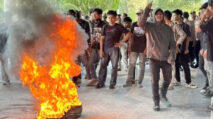 Demo di Kantor Gubernur Aceh, Massa Bakar Ban dan Sampaikan Tujuh Tuntutan