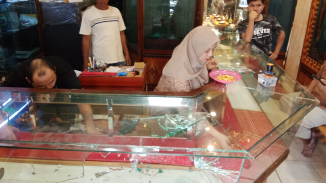 Geger! Pria Bersenjata Api Rampok Toko Emas di Tapaktuan, Pelaku Diduga Beraksi Seorang Diri
