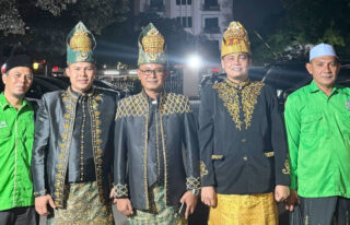 Petinggi PKB Abdya Kenakan Baju Adat Aceh Saat Dilantik Cak Imin di Jakarta