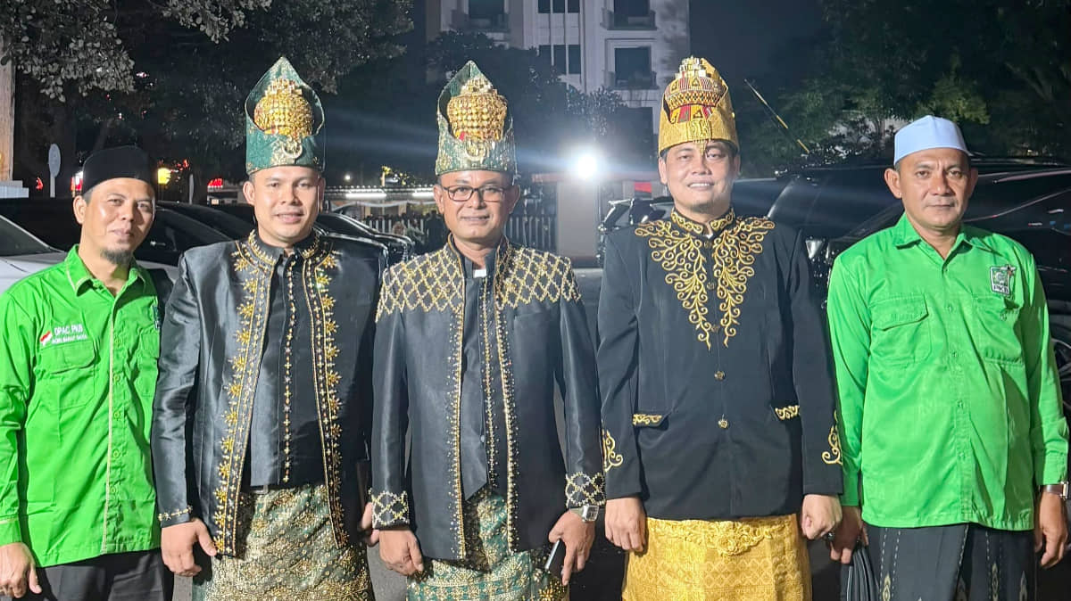 Petinggi PKB Abdya Kenakan Baju Adat Aceh Saat Dilantik Cak Imin di Jakarta