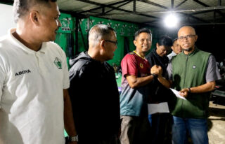 Tepati Janji, Ketua KONI Abdya Serahkan Hadiah Kuis Piala Dunia Rp25 Juta