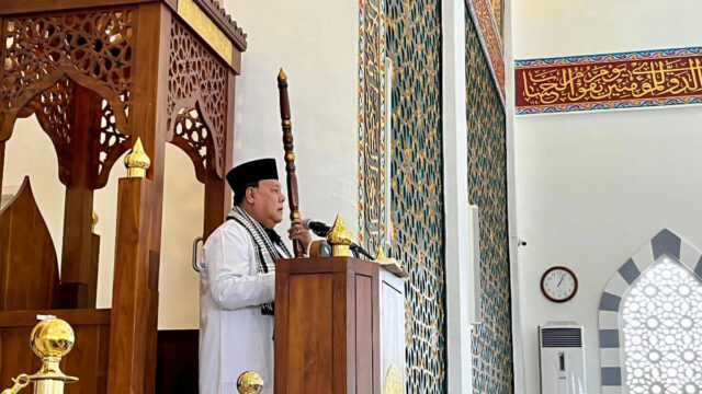 Khutbah Jumat di Masjid HMH Lhoksukon, H. Hamdani Ajak Jamaah Persiapkan Bekal Akhirat