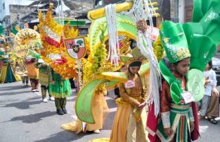 5.831 Pelajar dari 63 Sekolah di Abdya Meriahkan Pawai Karnaval HUT ke-81 RI