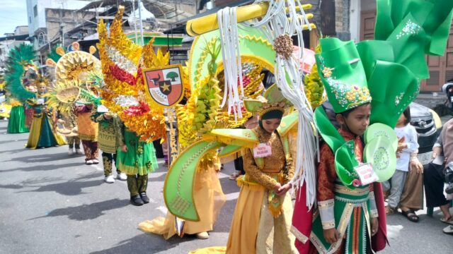 5.831 Pelajar dari 63 Sekolah di Abdya Meriahkan Pawai Karnaval HUT ke-81 RI